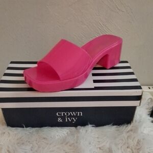 Crown & Ivy Vibrant Pink Chunky Heel Mules
